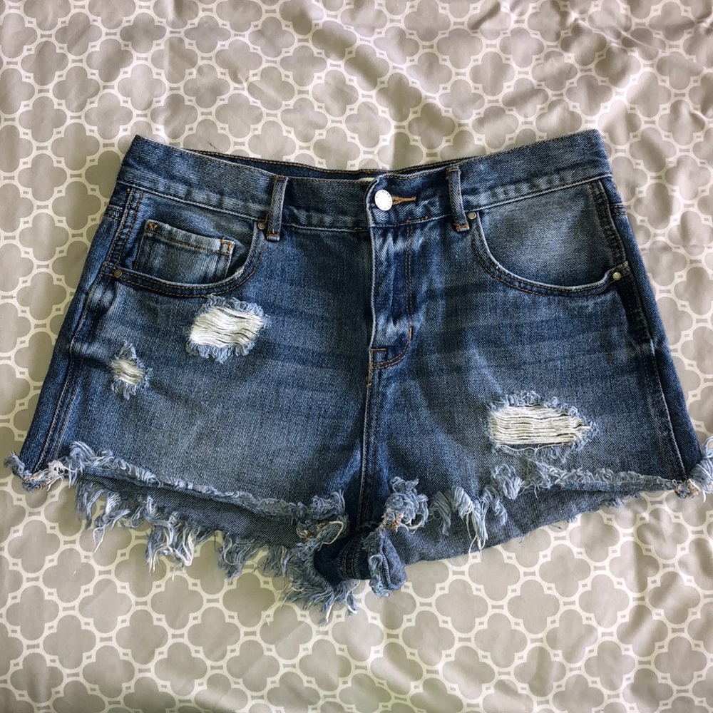 Super Cute Distressed High Rise Mini Shorts!
